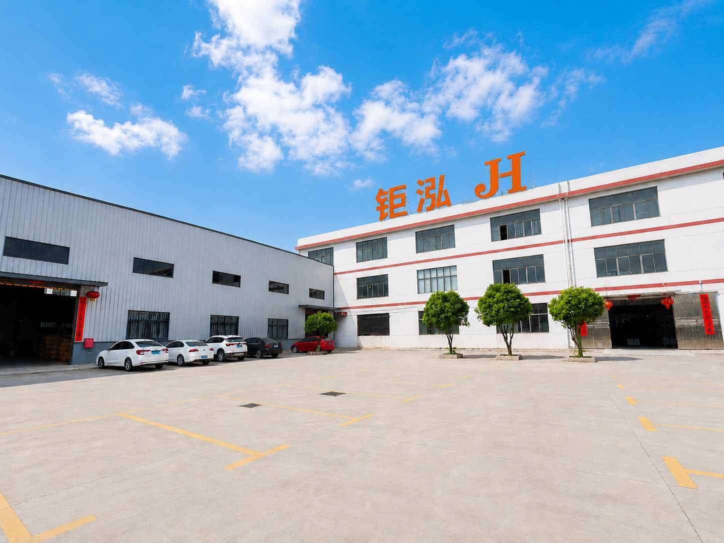 Jüngste Firmenblogs über Wanzai Juhong Hardware: Aufbau einer professionellen Produktionsbasis für Zinklegierungen für Parfümkappen