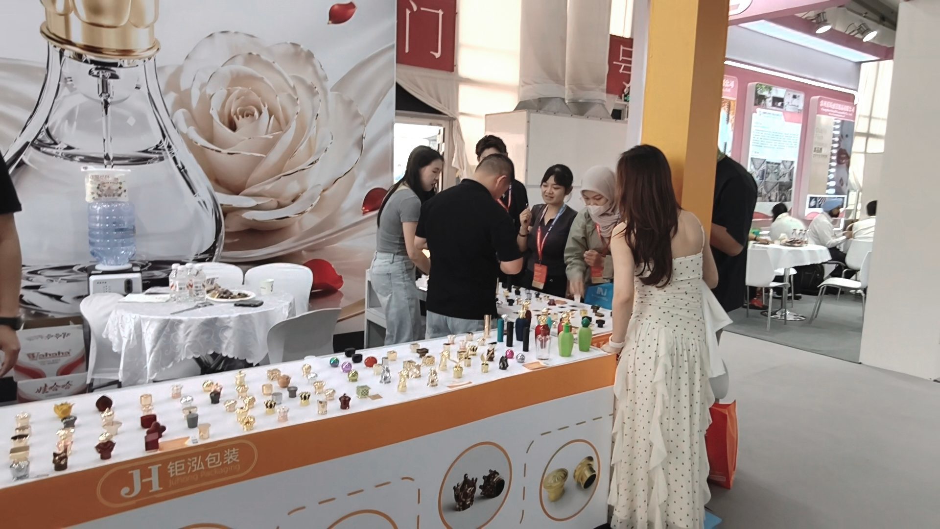 Jüngste Firmenblogs über Juhong Packaging erzielt großen Erfolg auf der CBE Shanghai 2026, präsentiert Luxus-Zamak-Parfümkappen der nächsten Generation