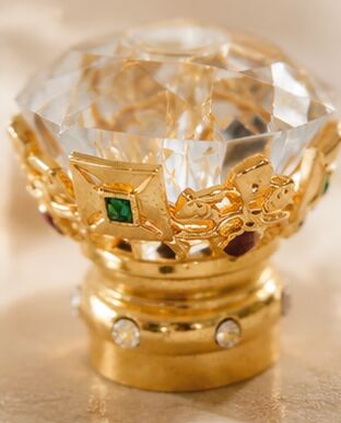 kaufen Luxuriöse Zamak-Parfümkappe mit facettiertem Kristallaufsatz, goldplattierter Zinklegierungsverschluss mit mehrfarbiger Edelsteinintarsie für Premium-Duftflaschen Online-Herstellung
