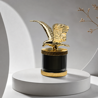 kaufen Luxuriöser 3D-Parfümdeckel mit gespreizten Flügeln aus Zamak-Adler, vergoldet, strukturiert, Flying Hawk-Skulptur, vertikale geriffelte Basis, Duftdeckel, Parfümflaschenabdeckung aus Zinklegierung, individuelles Logo FEA15 für Parfümflaschen Online-Herstellung