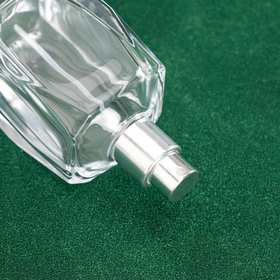 Transparente 50-ml-Parfümflasche, quadratischer Schnitt, rhombisch, 15 Bajonett, kosmetische, feine Sprühglasflasche
